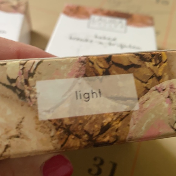 2 Laura Geller Baked Balance-n-Brighten - Picture 3 of 3